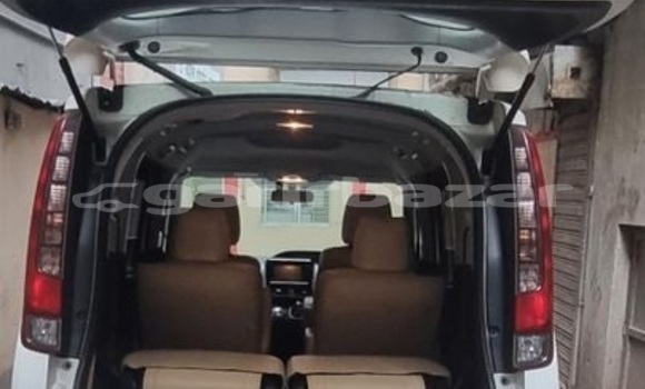 Buy Used 2014 Toyota Noah in Dhaka, Dhaka Buy Used 2014 Toyota Noah in Dhaka, Dhaka