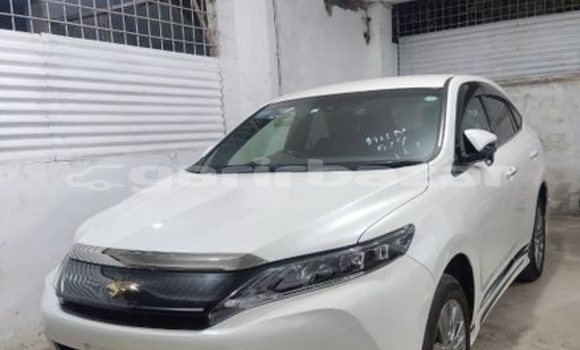 Buy Used 2017 Toyota Harrier in Dhaka, Dhaka Buy Used 2017 Toyota Harrier in Dhaka, Dhaka