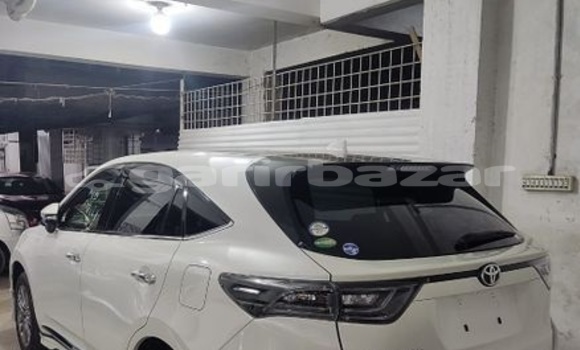 Buy Used 2017 Toyota Harrier in Dhaka, Dhaka Buy Used 2017 Toyota Harrier in Dhaka, Dhaka