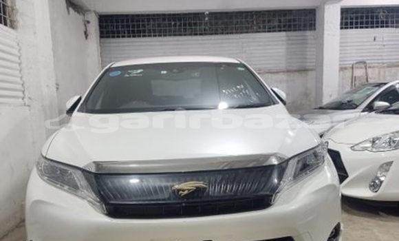 Buy Used 2017 Toyota Harrier in Dhaka, Dhaka Buy Used 2017 Toyota Harrier in Dhaka, Dhaka