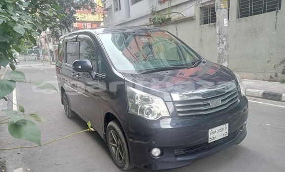 Buy Used 2012 Toyota Noah in Dhaka, Dhaka Buy Used 2012 Toyota Noah in Dhaka, Dhaka