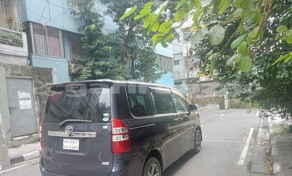 Buy Used 2012 Toyota Noah in Dhaka, Dhaka Buy Used 2012 Toyota Noah in Dhaka, Dhaka