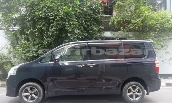 Buy Used 2012 Toyota Noah in Dhaka, Dhaka Buy Used 2012 Toyota Noah in Dhaka, Dhaka
