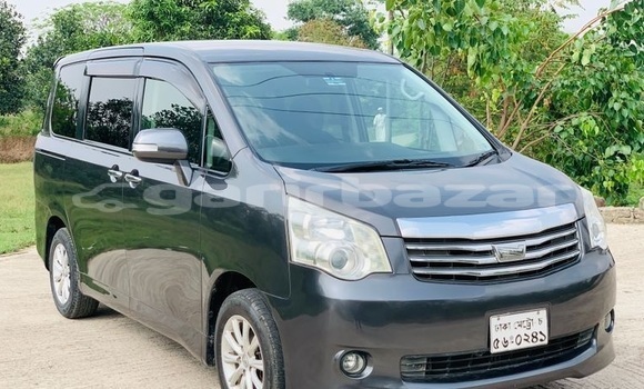 Buy Used 2012 Toyota Noah in Dhaka, Dhaka Buy Used 2012 Toyota Noah in Dhaka, Dhaka