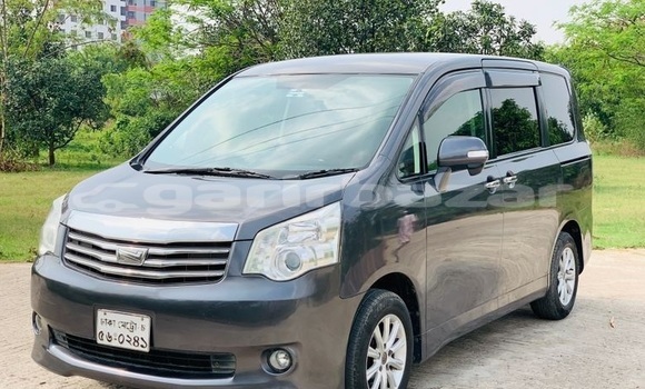 Buy Used 2012 Toyota Noah in Dhaka, Dhaka Buy Used 2012 Toyota Noah in Dhaka, Dhaka