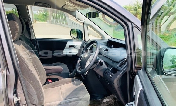 Buy Used 2012 Toyota Noah in Dhaka, Dhaka Buy Used 2012 Toyota Noah in Dhaka, Dhaka