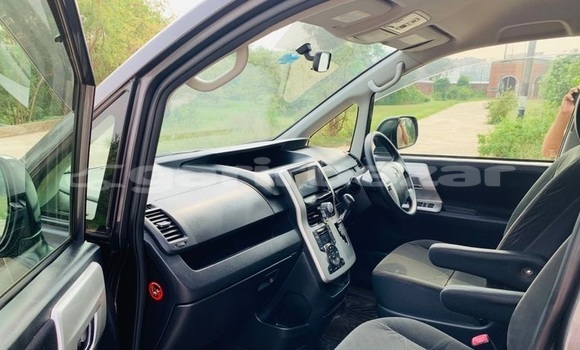 Buy Used 2012 Toyota Noah in Dhaka, Dhaka Buy Used 2012 Toyota Noah in Dhaka, Dhaka