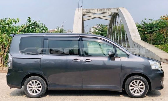 Buy Used 2012 Toyota Noah in Dhaka, Dhaka Buy Used 2012 Toyota Noah in Dhaka, Dhaka