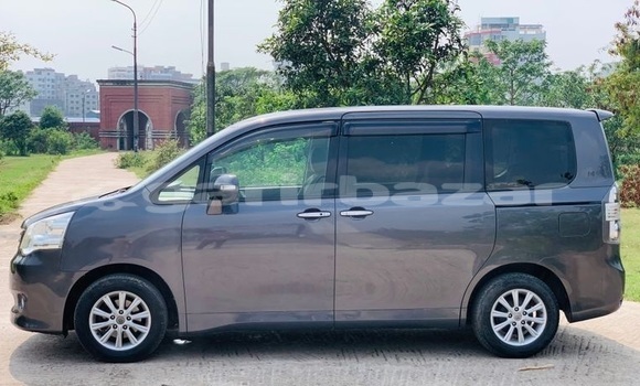 Buy Used 2012 Toyota Noah in Dhaka, Dhaka Buy Used 2012 Toyota Noah in Dhaka, Dhaka
