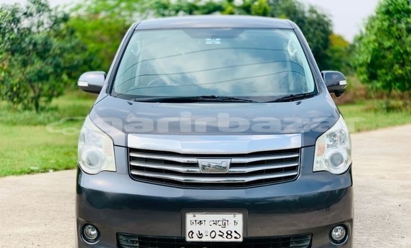 Buy Used 2012 Toyota Noah in Dhaka, Dhaka Buy Used 2012 Toyota Noah in Dhaka, Dhaka