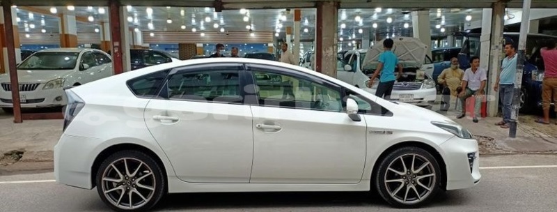 Big with watermark toyota prius dhaka dhaka 5696