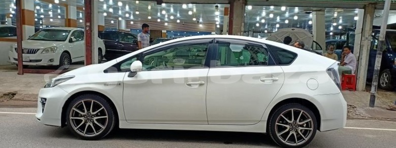 Big with watermark toyota prius dhaka dhaka 5696