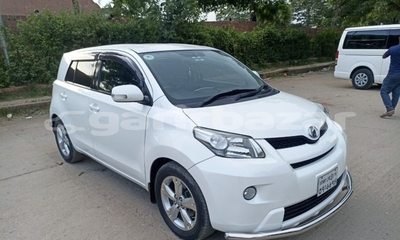 Big with watermark toyota ist dhaka dhaka 5733