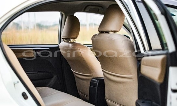 কেনা ব্যবহৃত Toyota Axio White গাড়ী মধ্যে ঢাকা মধ্যে Dhaka কেনা ব্যবহৃত Toyota Axio White গাড়ী মধ্যে ঢাকা মধ্যে Dhaka