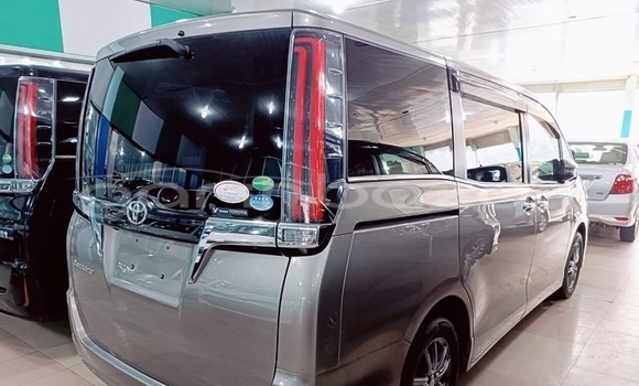 কেনা আমদানি Toyota Esquire Brown গাড়ী মধ্যে ঢাকা মধ্যে Dhaka কেনা আমদানি Toyota Esquire Brown গাড়ী মধ্যে ঢাকা মধ্যে Dhaka