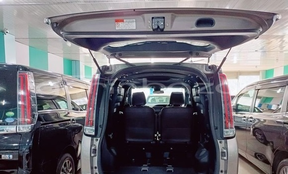 কেনা আমদানি Toyota Esquire Brown গাড়ী মধ্যে ঢাকা মধ্যে Dhaka কেনা আমদানি Toyota Esquire Brown গাড়ী মধ্যে ঢাকা মধ্যে Dhaka