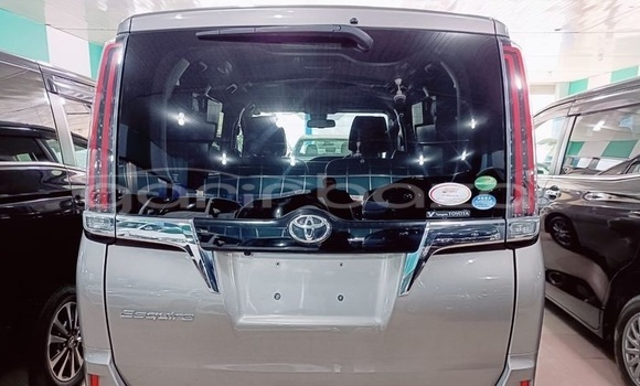 কেনা আমদানি Toyota Esquire Brown গাড়ী মধ্যে ঢাকা মধ্যে Dhaka কেনা আমদানি Toyota Esquire Brown গাড়ী মধ্যে ঢাকা মধ্যে Dhaka