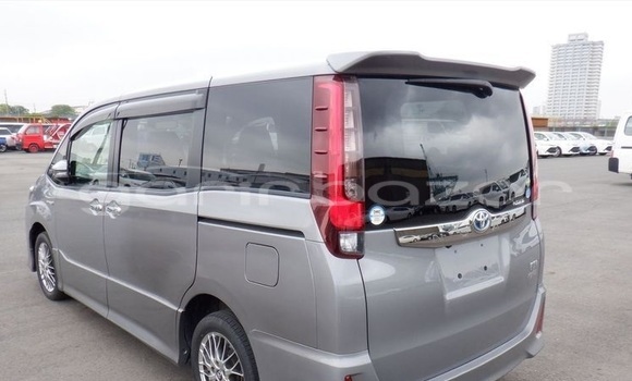 Buy Import 2017 Toyota Noah in Dhaka, Dhaka Buy Import 2017 Toyota Noah in Dhaka, Dhaka