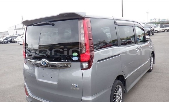 Buy Import 2017 Toyota Noah in Dhaka, Dhaka Buy Import 2017 Toyota Noah in Dhaka, Dhaka