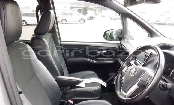 Buy Import 2017 Toyota Noah in Dhaka, Dhaka Buy Import 2017 Toyota Noah in Dhaka, Dhaka