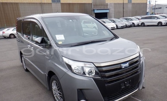 Buy Import 2017 Toyota Noah in Dhaka, Dhaka Buy Import 2017 Toyota Noah in Dhaka, Dhaka