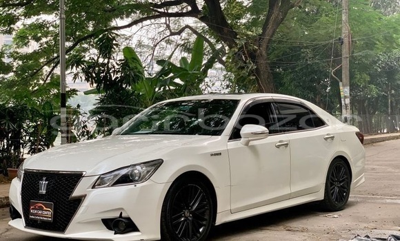 Buy Used 2014 Toyota Crown in Dhaka, Dhaka Buy Used 2014 Toyota Crown in Dhaka, Dhaka