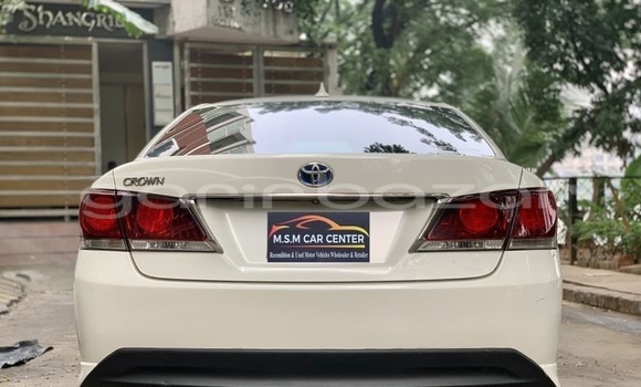 Buy Used 2014 Toyota Crown in Dhaka, Dhaka Buy Used 2014 Toyota Crown in Dhaka, Dhaka