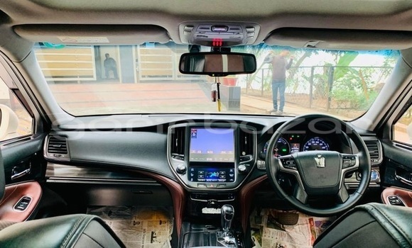 Buy Used 2014 Toyota Crown in Dhaka, Dhaka Buy Used 2014 Toyota Crown in Dhaka, Dhaka