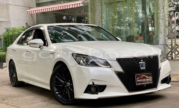 Buy Used 2014 Toyota Crown in Dhaka, Dhaka Buy Used 2014 Toyota Crown in Dhaka, Dhaka