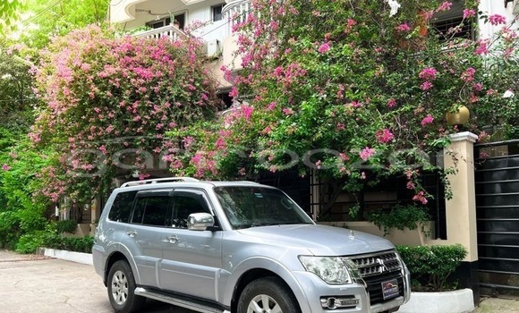 Buy Used 2010 Mitsubishi Pajero in Dhaka, Dhaka Buy Used 2010 Mitsubishi Pajero in Dhaka, Dhaka