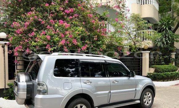 Buy Used 2010 Mitsubishi Pajero in Dhaka, Dhaka Buy Used 2010 Mitsubishi Pajero in Dhaka, Dhaka