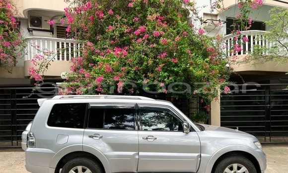 Buy Used 2010 Mitsubishi Pajero in Dhaka, Dhaka Buy Used 2010 Mitsubishi Pajero in Dhaka, Dhaka