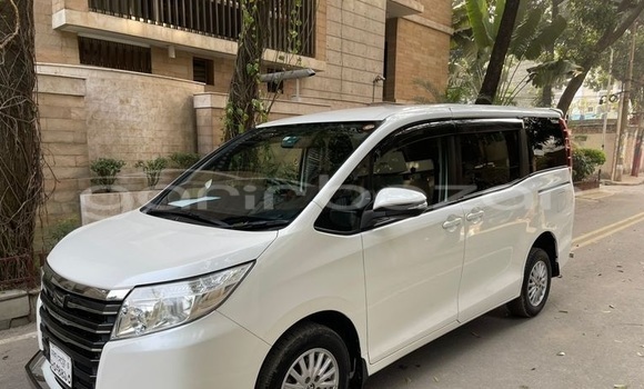 Buy Used 2017 Toyota Noah in Dhaka, Dhaka Buy Used 2017 Toyota Noah in Dhaka, Dhaka