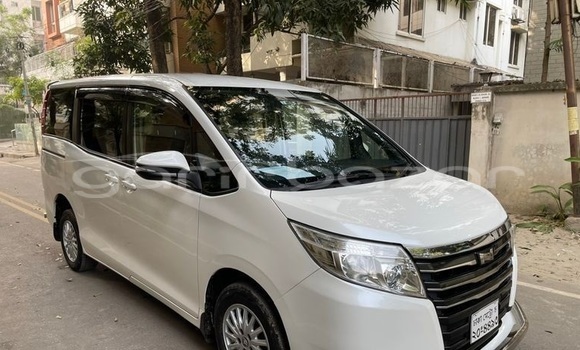 Buy Used 2017 Toyota Noah in Dhaka, Dhaka Buy Used 2017 Toyota Noah in Dhaka, Dhaka