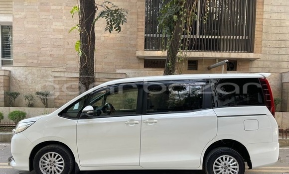 Buy Used 2017 Toyota Noah in Dhaka, Dhaka Buy Used 2017 Toyota Noah in Dhaka, Dhaka