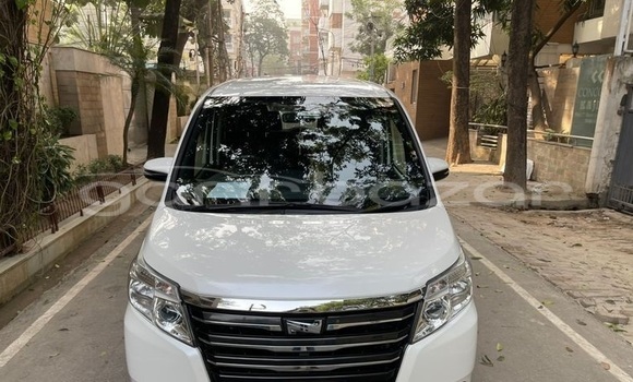 Buy Used 2017 Toyota Noah in Dhaka, Dhaka Buy Used 2017 Toyota Noah in Dhaka, Dhaka