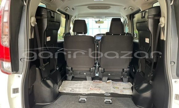 Buy Used 2017 Toyota Noah in Dhaka, Dhaka Buy Used 2017 Toyota Noah in Dhaka, Dhaka