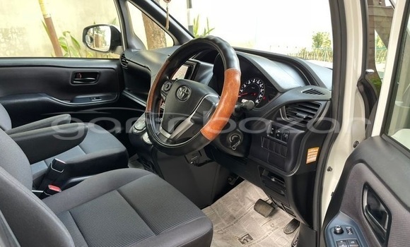 Buy Used 2017 Toyota Noah in Dhaka, Dhaka Buy Used 2017 Toyota Noah in Dhaka, Dhaka