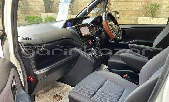 Buy Used 2017 Toyota Noah in Dhaka, Dhaka Buy Used 2017 Toyota Noah in Dhaka, Dhaka