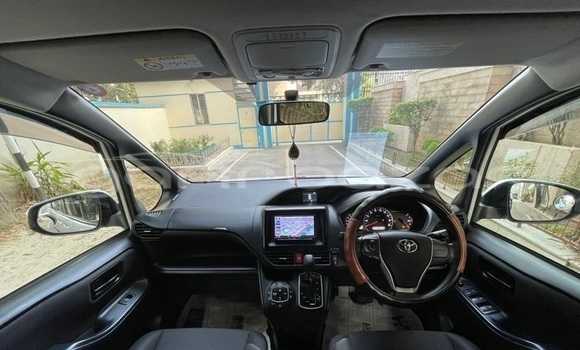 Buy Used 2017 Toyota Noah in Dhaka, Dhaka Buy Used 2017 Toyota Noah in Dhaka, Dhaka