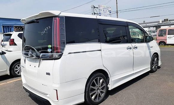 কেনা নতুন Toyota Esquire White গাড়ী মধ্যে ঢাকা মধ্যে Dhaka কেনা নতুন Toyota Esquire White গাড়ী মধ্যে ঢাকা মধ্যে Dhaka