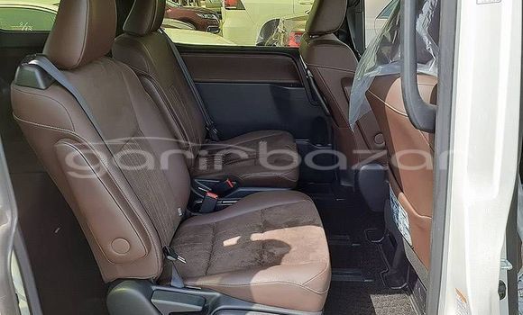 কেনা নতুন Toyota Esquire White গাড়ী মধ্যে ঢাকা মধ্যে Dhaka কেনা নতুন Toyota Esquire White গাড়ী মধ্যে ঢাকা মধ্যে Dhaka