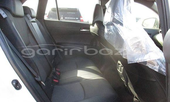 কেনা নতুন Toyota Corolla Cross White গাড়ী মধ্যে ঢাকা মধ্যে Dhaka কেনা নতুন Toyota Corolla Cross White গাড়ী মধ্যে ঢাকা মধ্যে Dhaka