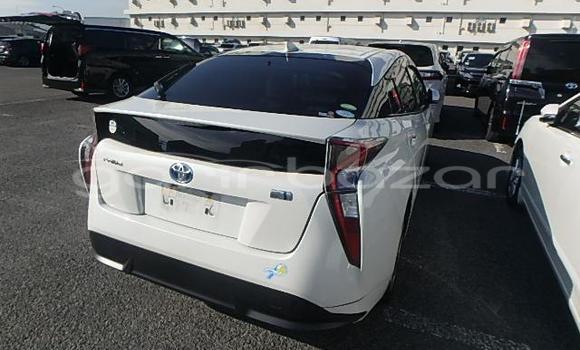 কেনা নতুন Toyota Prius White গাড়ী মধ্যে ঢাকা মধ্যে Dhaka কেনা নতুন Toyota Prius White গাড়ী মধ্যে ঢাকা মধ্যে Dhaka