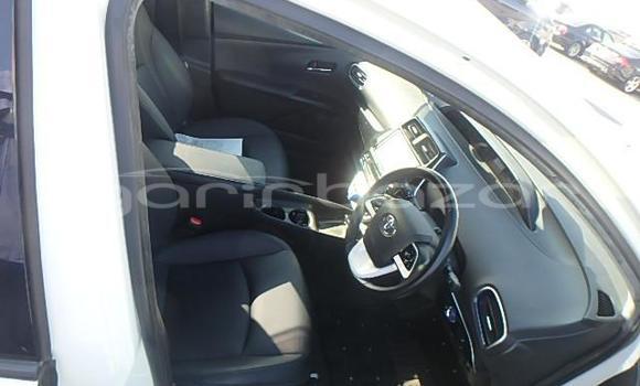 কেনা নতুন Toyota Prius White গাড়ী মধ্যে ঢাকা মধ্যে Dhaka কেনা নতুন Toyota Prius White গাড়ী মধ্যে ঢাকা মধ্যে Dhaka