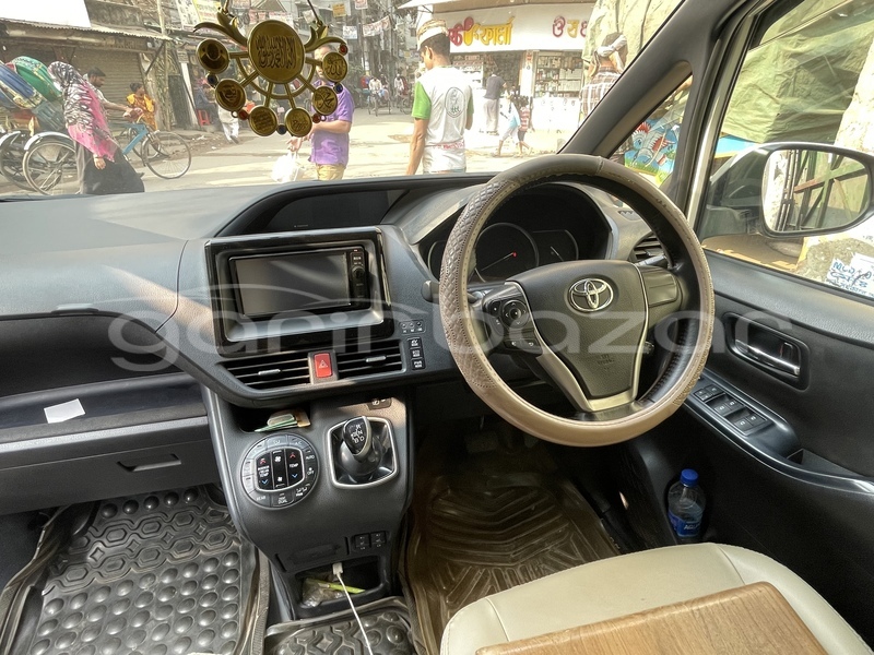 Big with watermark toyota noah dhaka dhaka 6152