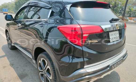 Buy Used 2014 Honda Vezel in Dhaka, Dhaka Buy Used 2014 Honda Vezel in Dhaka, Dhaka