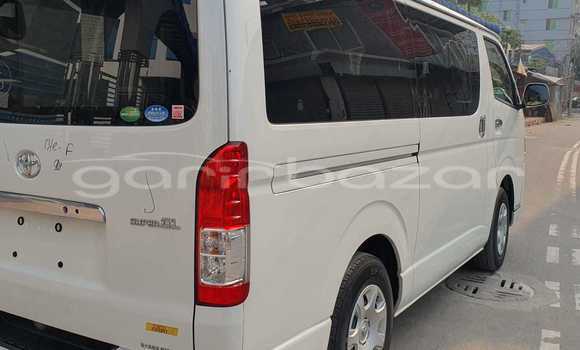 Buy New 2018 Toyota Hiace in Dhaka, Dhaka Buy New 2018 Toyota Hiace in Dhaka, Dhaka