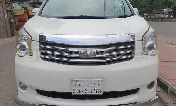 Buy Used 2012 Toyota Noah in Dhaka, Dhaka Buy Used 2012 Toyota Noah in Dhaka, Dhaka