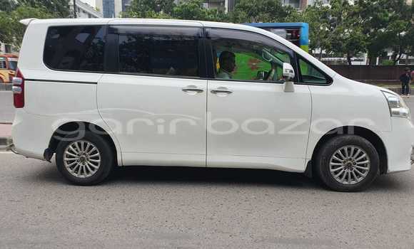 Buy Used 2012 Toyota Noah in Dhaka, Dhaka Buy Used 2012 Toyota Noah in Dhaka, Dhaka